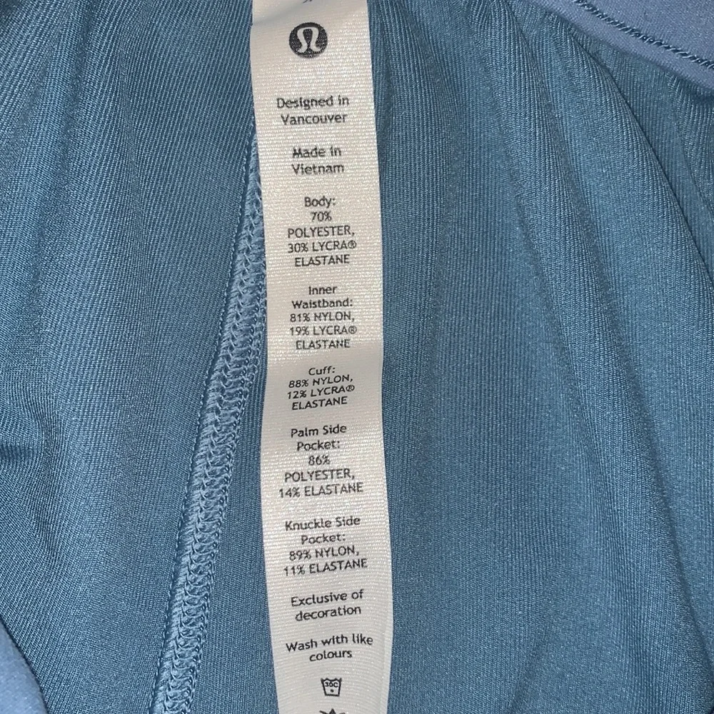 LULULEMON BRAND NEW SIZE 4 GORGEOUS JOGGERS